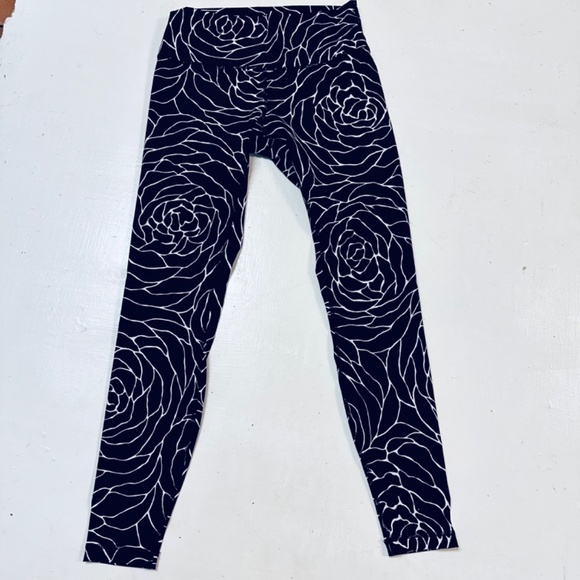 Lululemon Wunder Under High Waisted Leggings in Radiant 8 - Picture 5 of 11